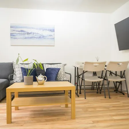 Silver Pines King Bed 2 Bedroom Apartment Manchester Exterior photo