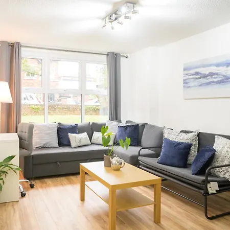 Silver Pines King Bed 2 Bedroom Apartment Manchester Exterior photo