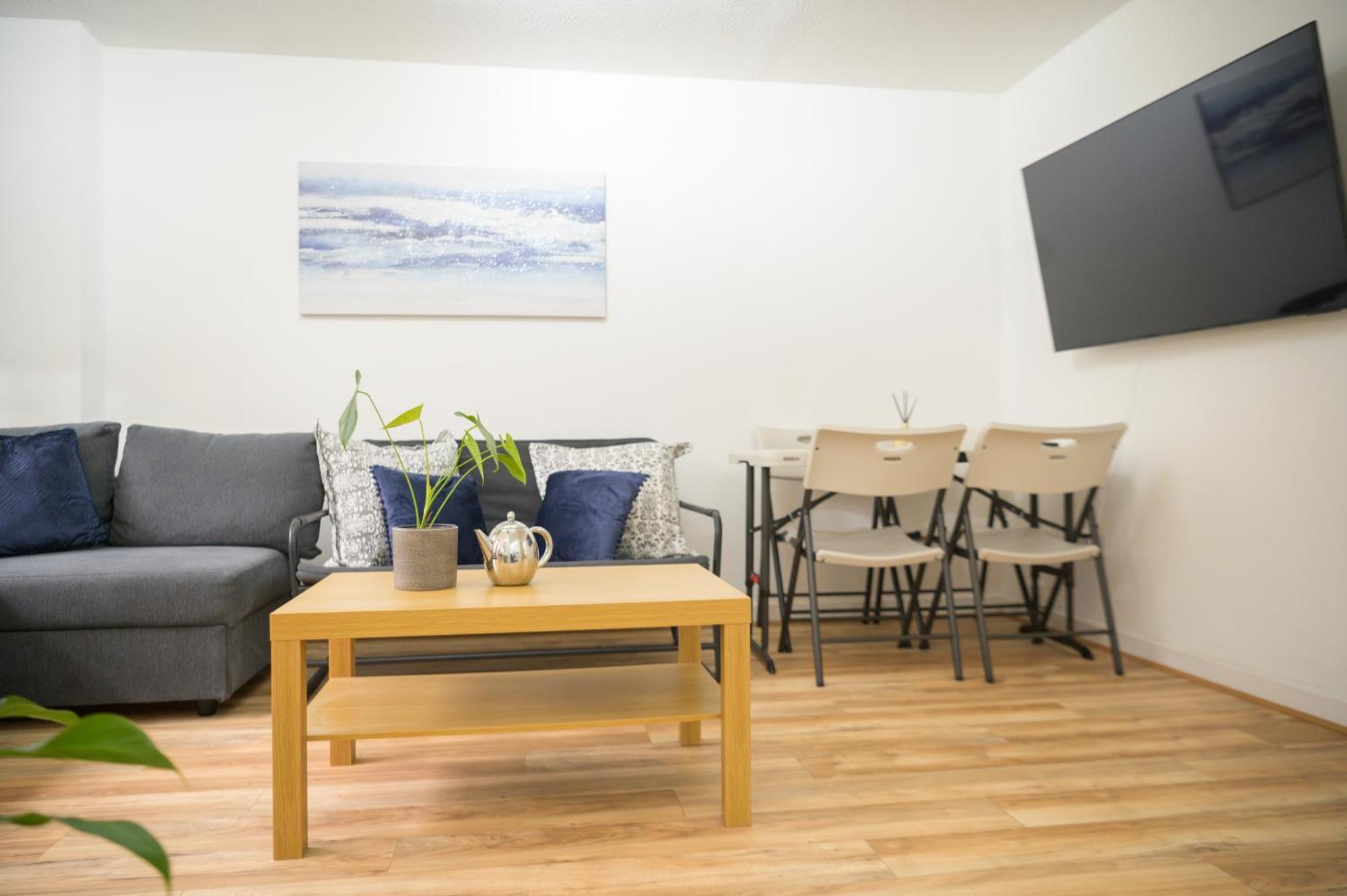 Silver Pines King Bed 2 Bedroom Apartment