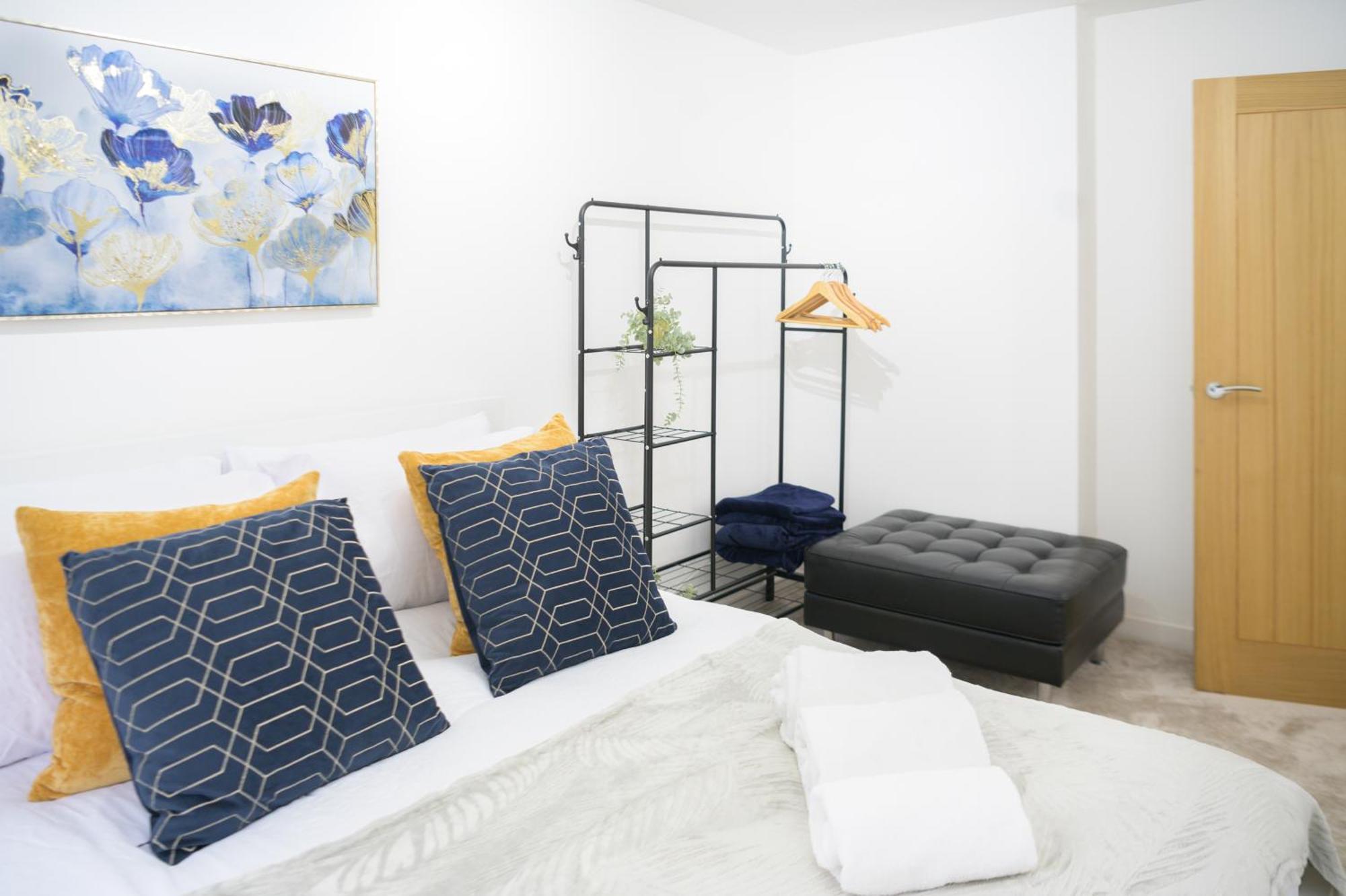 Silver Pines King Bed 2 Bedroom * Manchester