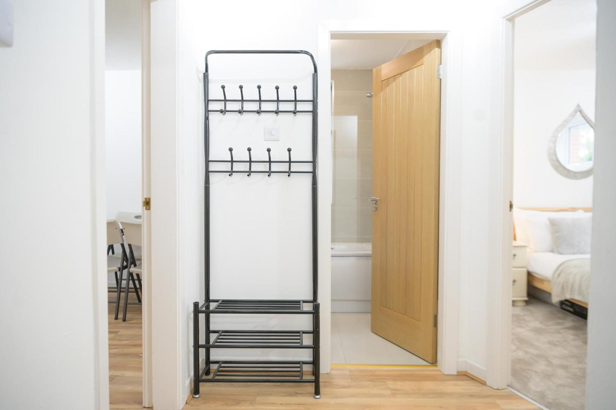 Silver Pines King Bed 2 Bedroom Apartment Manchester