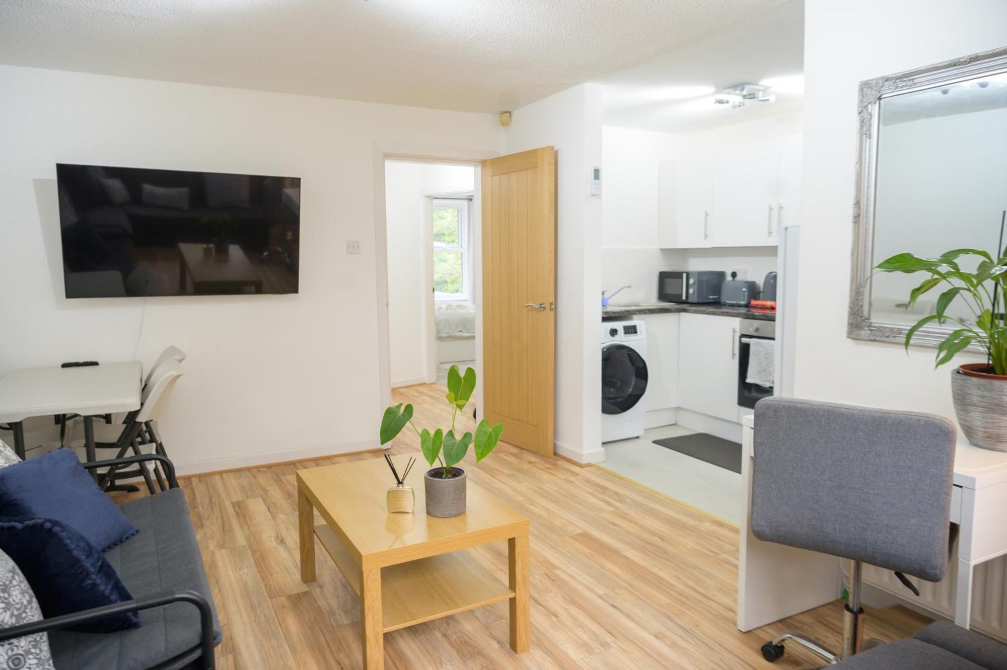 Silver Pines King Bed 2 Bedroom * Manchester