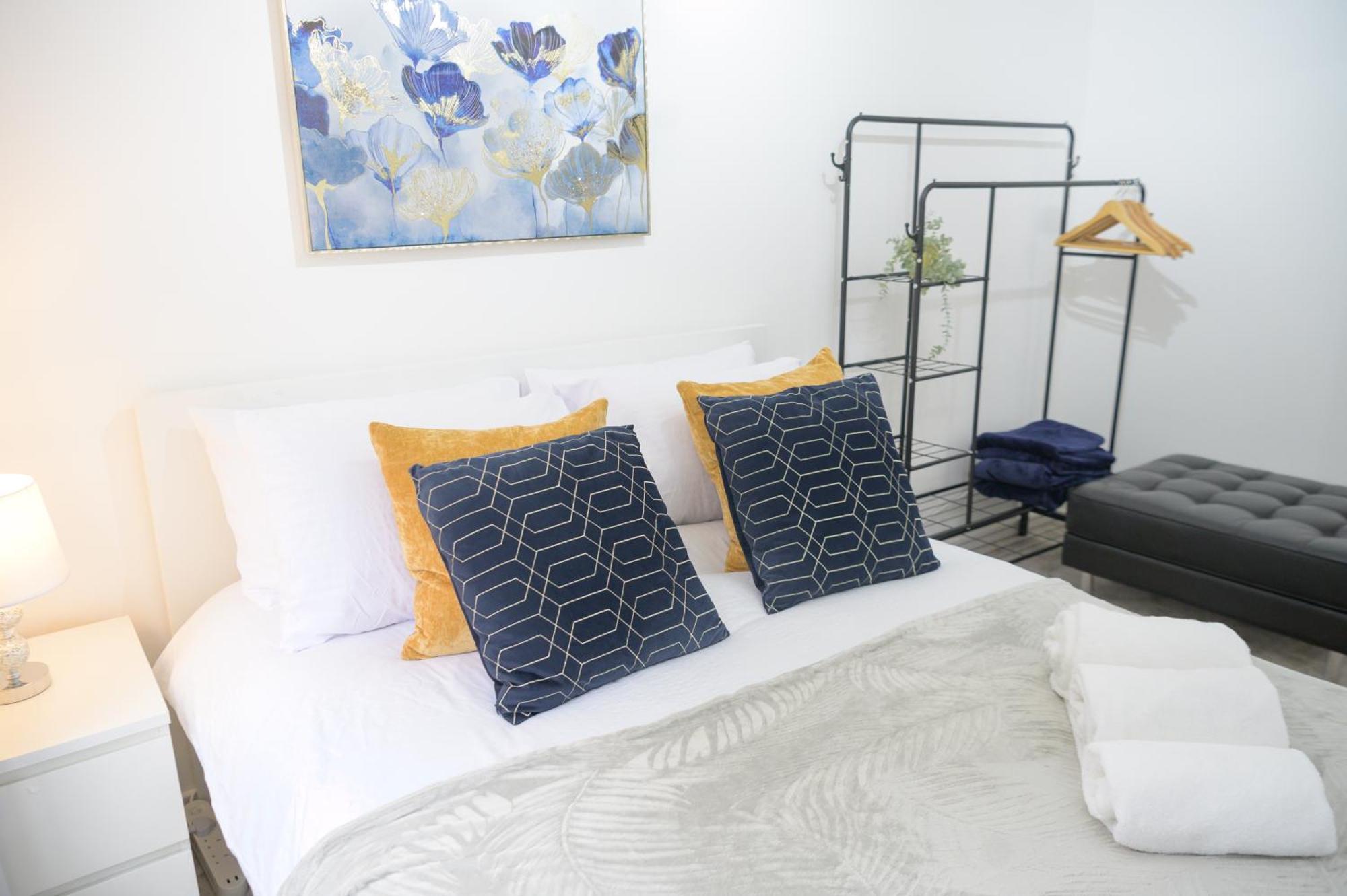Silver Pines King Bed 2 Bedroom * Manchester
