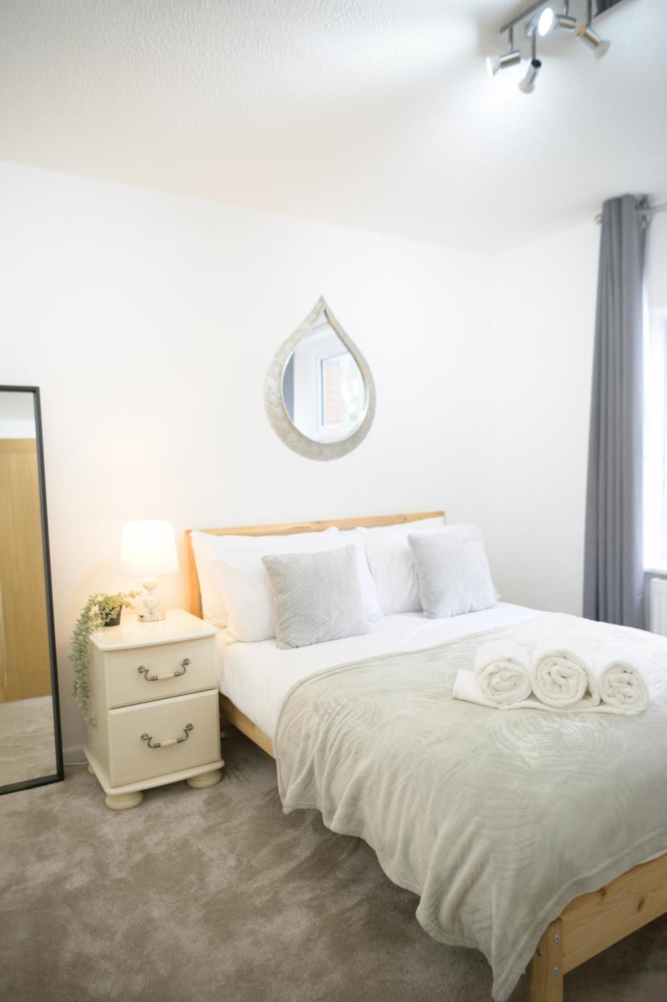 Silver Pines King Bed 2 Bedroom Apartment