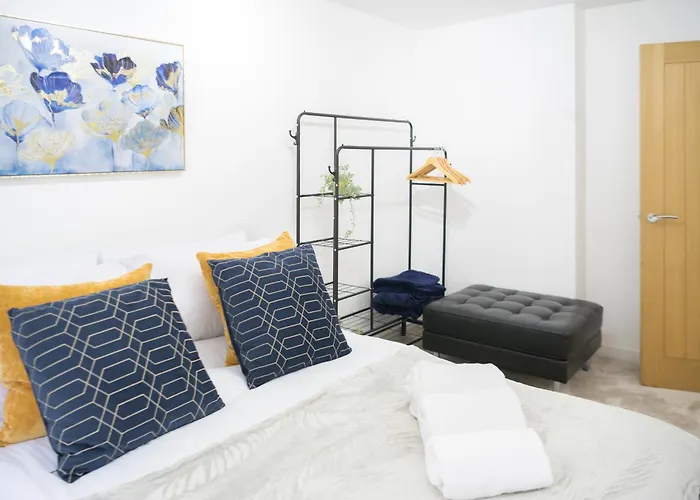 Silver Pines King Bed 2 Bedroom Apartment