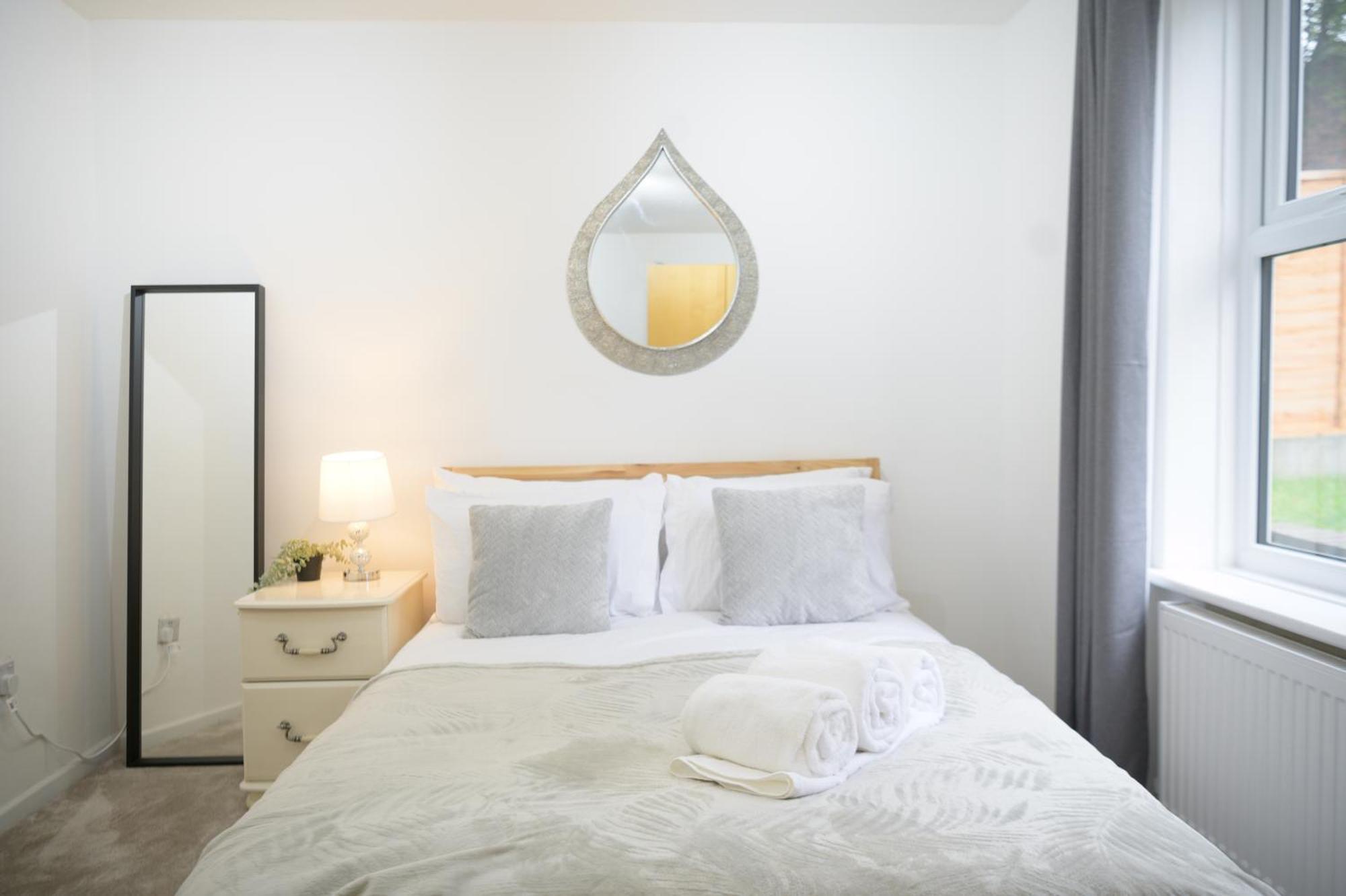 Silver Pines King Bed 2 Bedroom Manchester